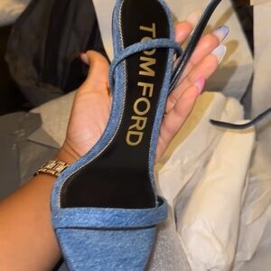 Tom Ford Blue Heeled Shoes with Elegant Design